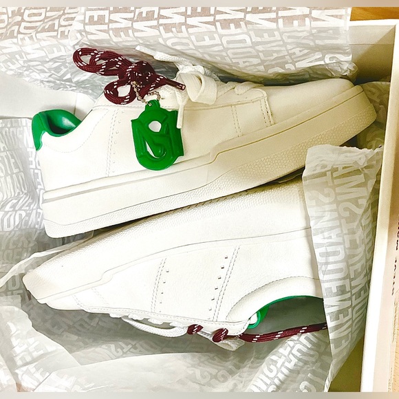 STEVE MADDEN Marvin Sneakers. White/Green Faux Leather (w/ charm)- Size: 7.5 - Picture 7 of 11